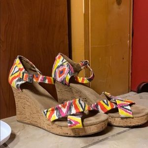 Toms multicolored wedges